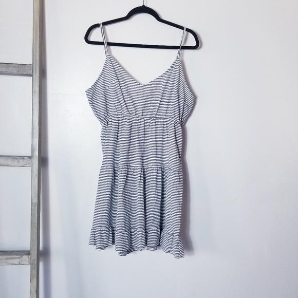 Beach By Exist Dresses & Skirts - NWT BEACH BY EXIST GRAY AND WHITE STRIPED DRESS SIZE XL WITH ADJUSTABLE STRAPS